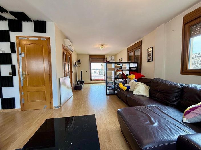 Image No.20-3 Bed Townhouse for sale