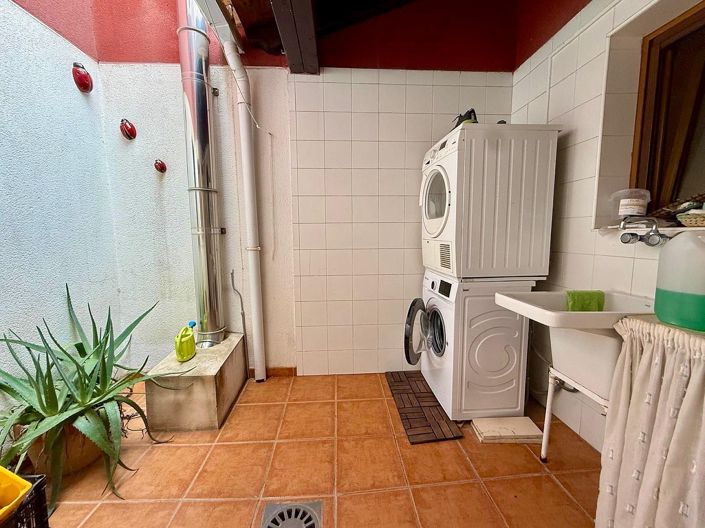 Image No.37-3 Bed Townhouse for sale