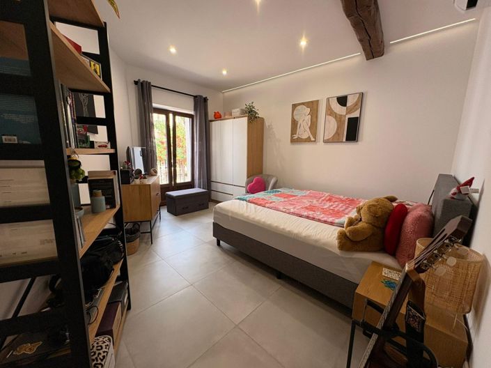 Image No.15-4 Bed Apartment for sale