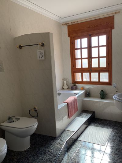 Image No.21-4 Bed Townhouse for sale