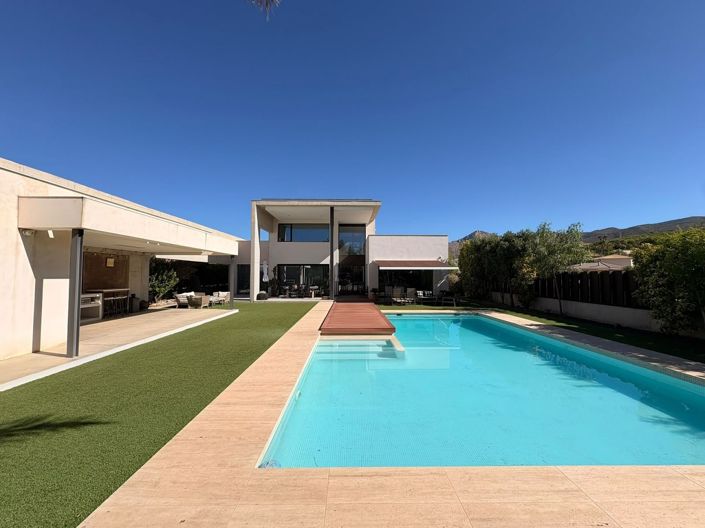 Image No.2-4 Bed Villa for sale