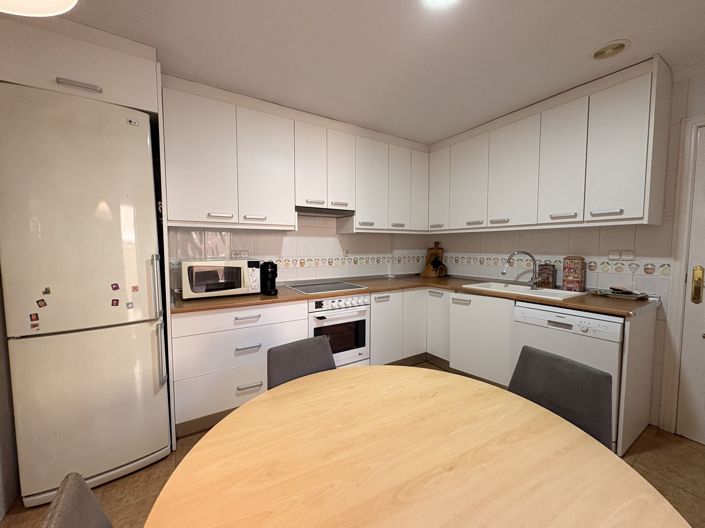 Image No.13-4 Bed Semi-Detached for sale