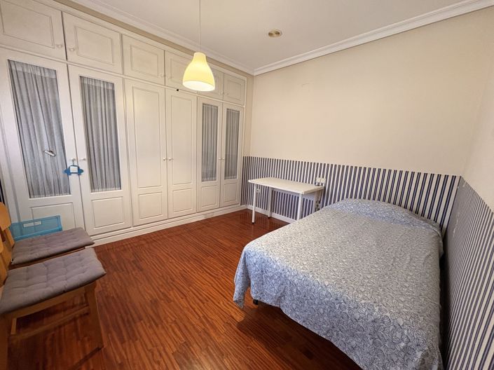 Image No.20-4 Bed Semi-Detached for sale