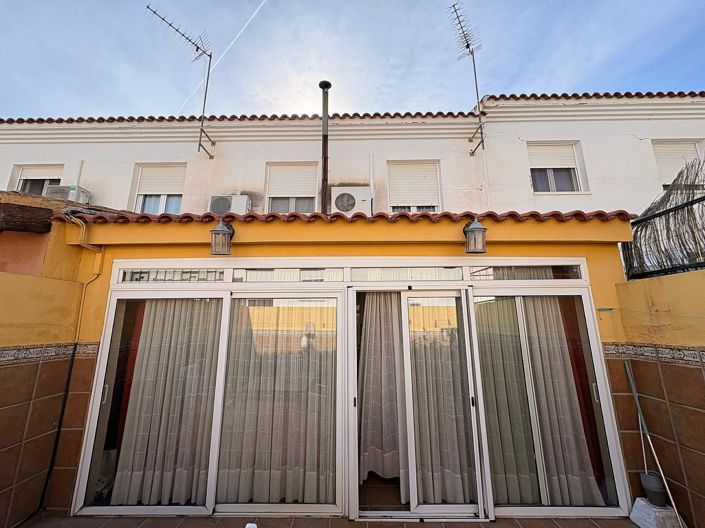 Image No.28-3 Bed Townhouse for sale
