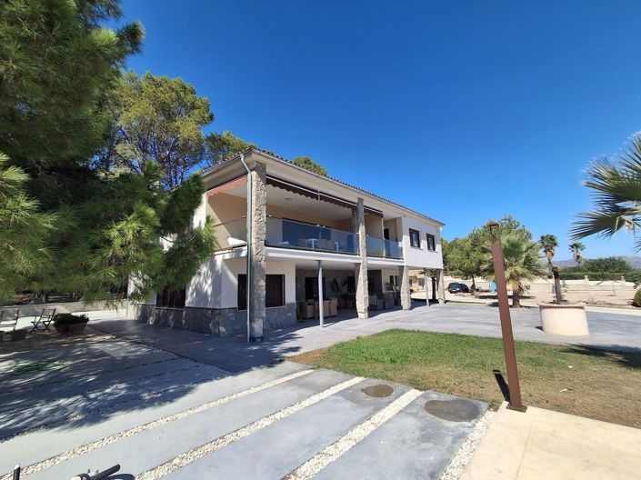 Image No.10-7 Bed Villa for sale