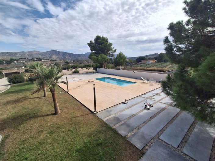 Image No.17-7 Bed Villa for sale