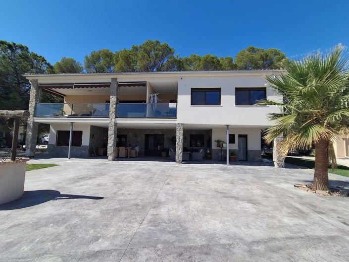 Image No.3-7 Bed Villa for sale