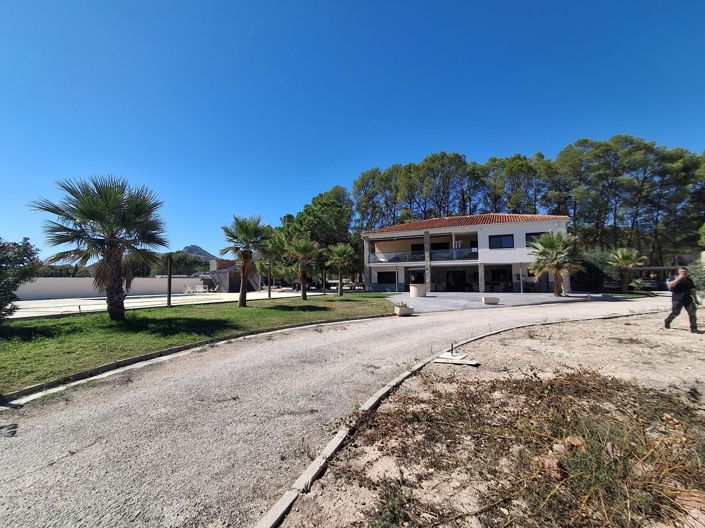 Image No.5-7 Bed Villa for sale