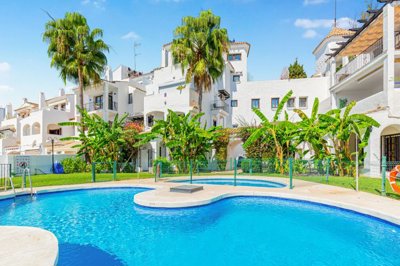 15-communal-pool-and-gardens