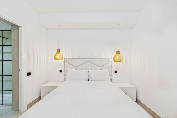 Image No.1-4 Bed Apartment for sale