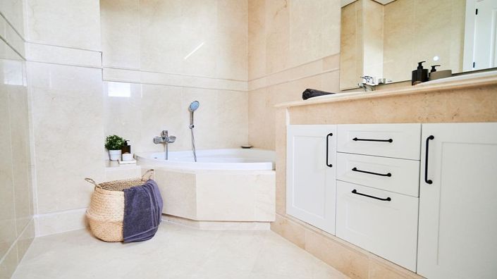 Image No.18-3 Bed Apartment for sale