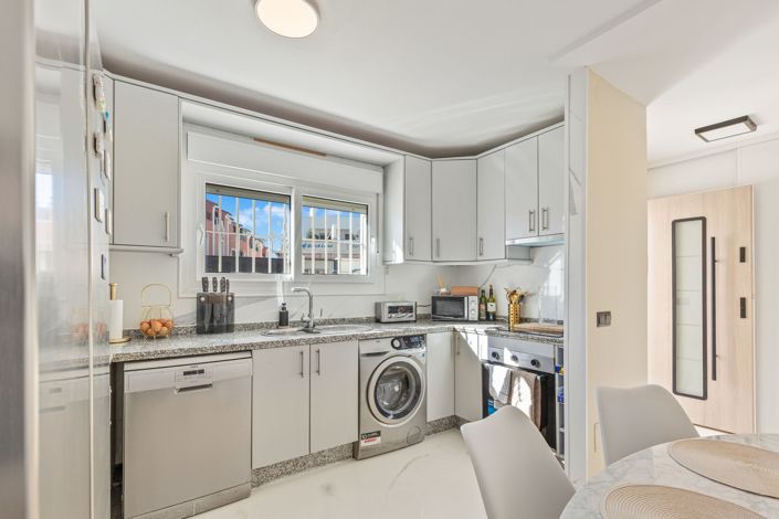 Image No.10-5 Bed Townhouse for sale