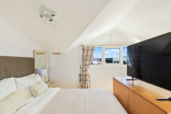 Image No.25-5 Bed Townhouse for sale