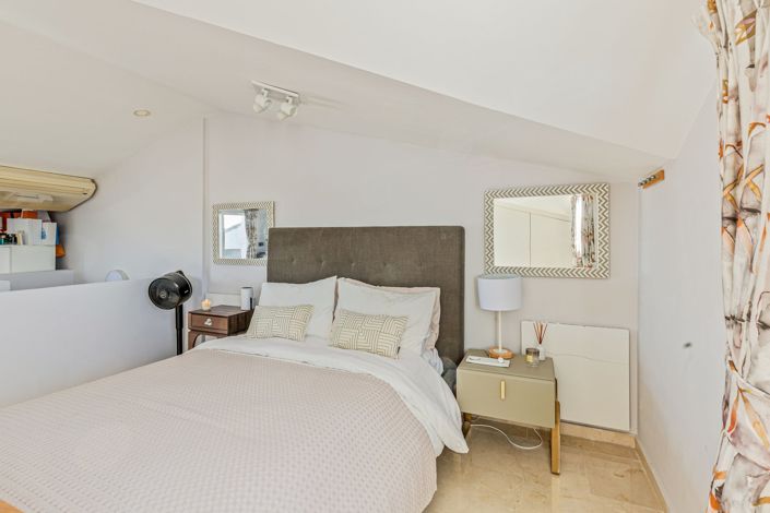 Image No.28-5 Bed Townhouse for sale