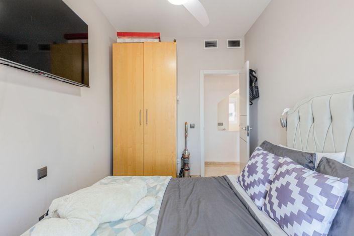 Image No.45-5 Bed Townhouse for sale