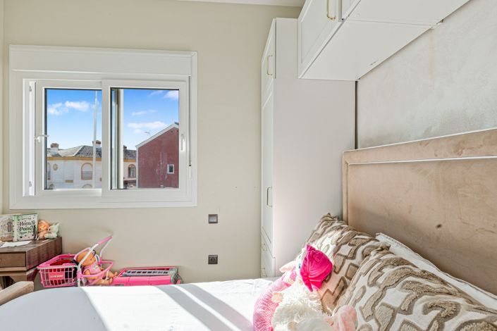 Image No.53-5 Bed Townhouse for sale