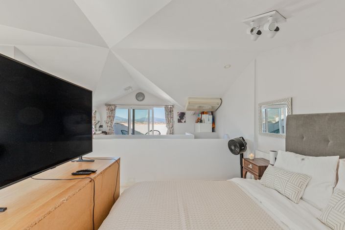 Image No.26-5 Bed Townhouse for sale