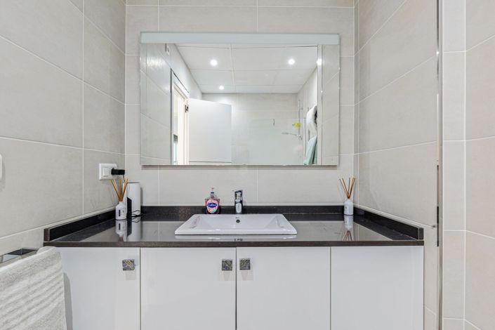 Image No.44-5 Bed Townhouse for sale