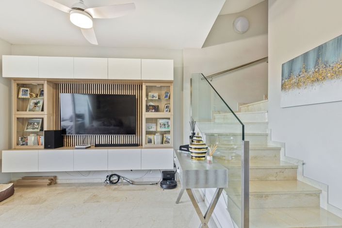 Image No.8-5 Bed Townhouse for sale