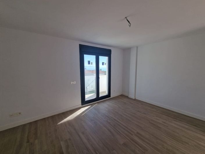 Image No.9-3 Bed Villa for sale