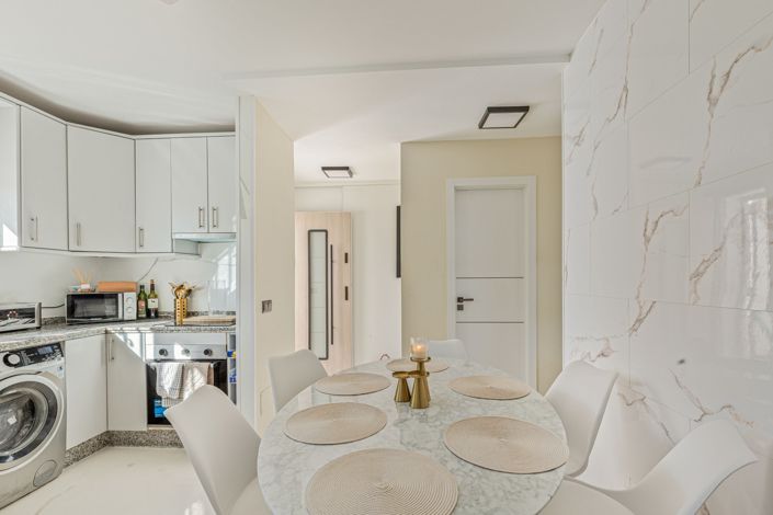 Image No.11-5 Bed Townhouse for sale