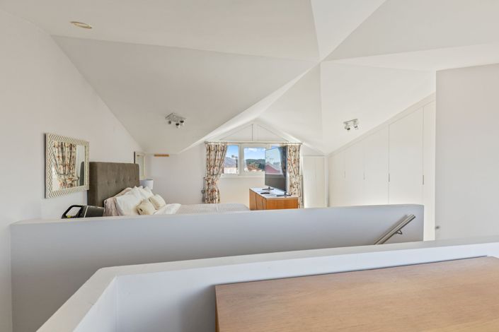 Image No.23-5 Bed Townhouse for sale