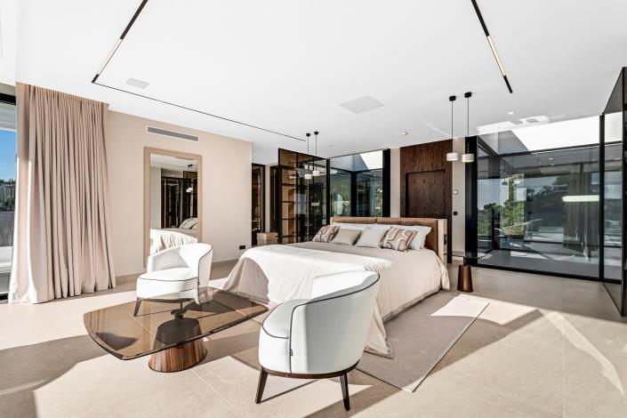 Image No.43-6 Bed Villa / Detached for sale