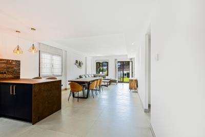 7--Lounge-from-entrance-hall