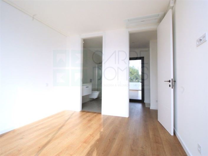 Image No.15-3 Bed House for sale