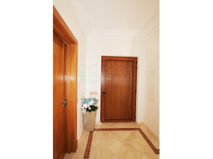 Image No.103-5 Bed House for sale