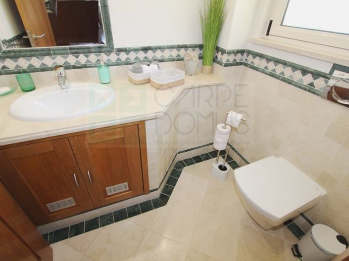 Image No.18-5 Bed House for sale