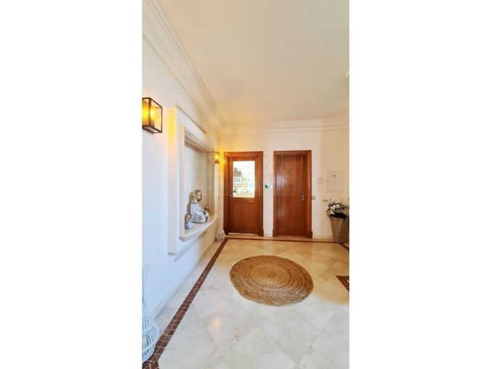 Image No.19-5 Bed House for sale