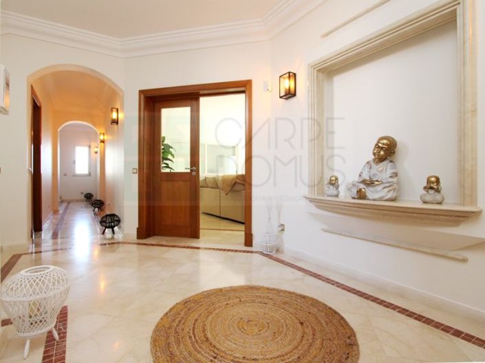 Image No.8-5 Bed House for sale