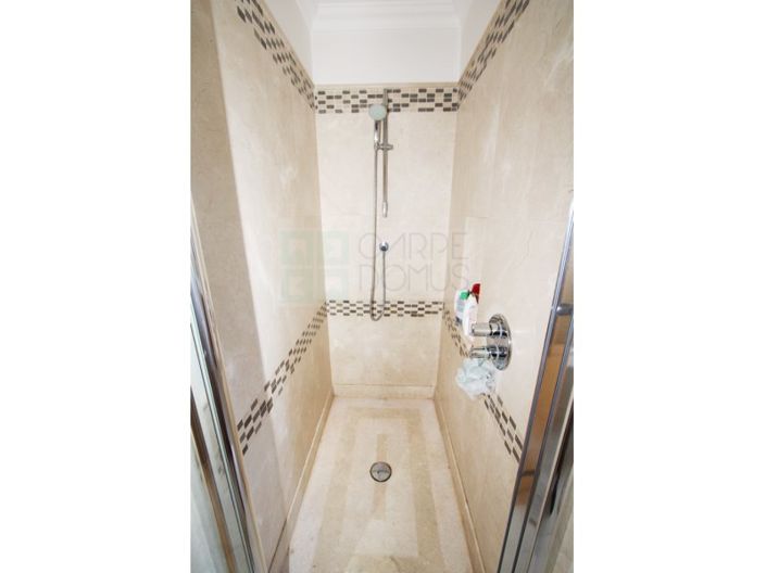 Image No.40-5 Bed House for sale