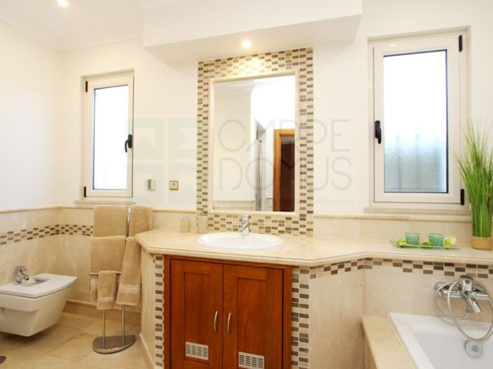 Image No.43-5 Bed House for sale