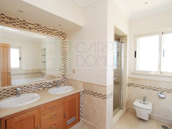 Image No.51-5 Bed House for sale