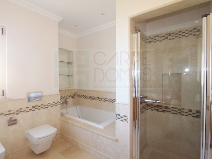 Image No.70-5 Bed House for sale