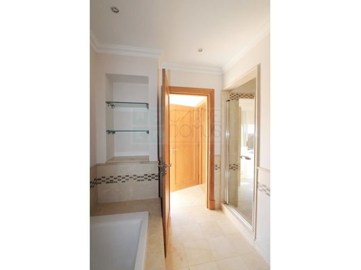 Image No.72-5 Bed House for sale