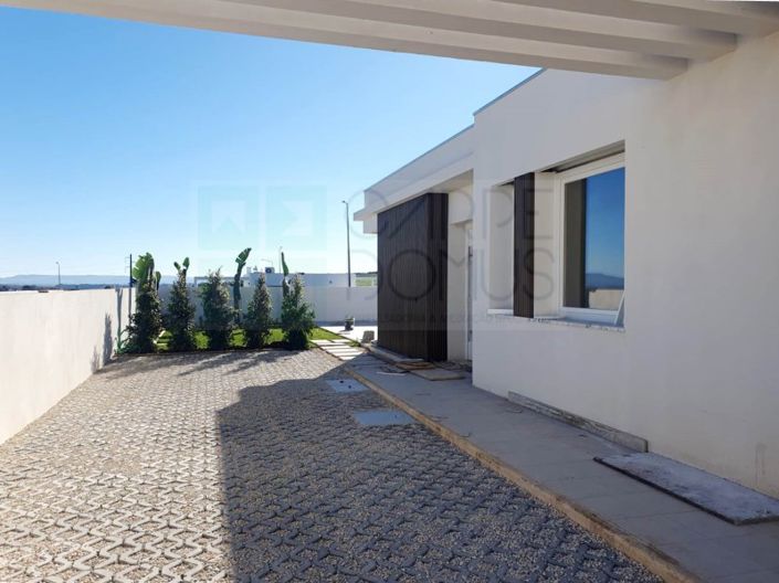 Image No.3-3 Bed House for sale