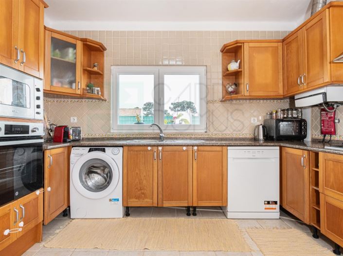 Image No.6-4 Bed House for sale