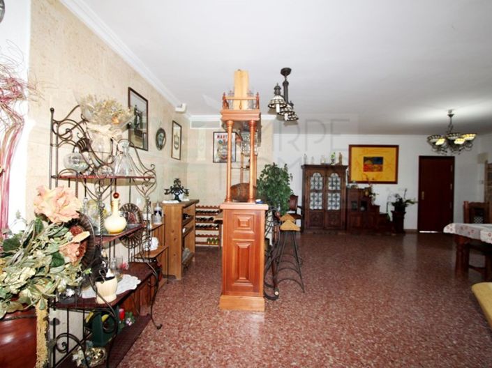 Image No.15-4 Bed House for sale