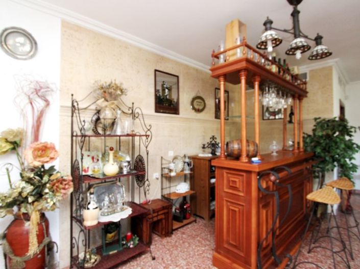 Image No.17-4 Bed House for sale