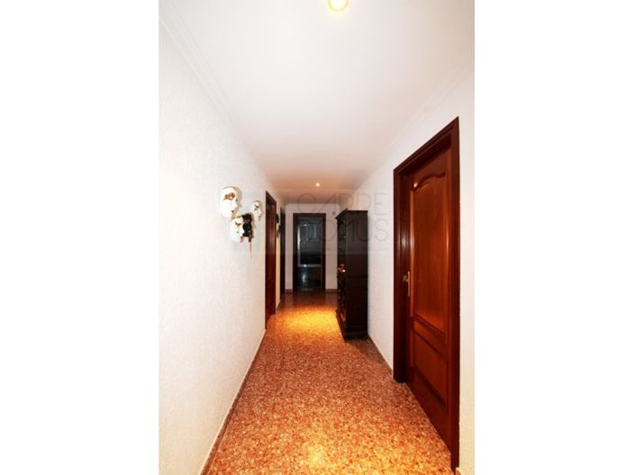 Image No.18-4 Bed House for sale