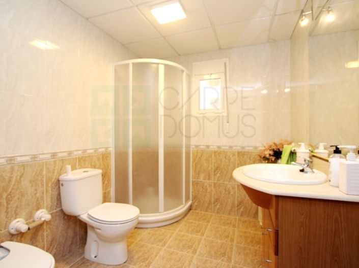 Image No.19-4 Bed House for sale