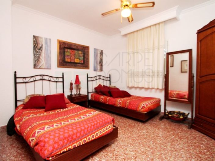 Image No.20-4 Bed House for sale