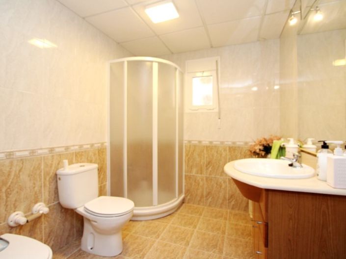 Image No.19-4 Bed House for sale