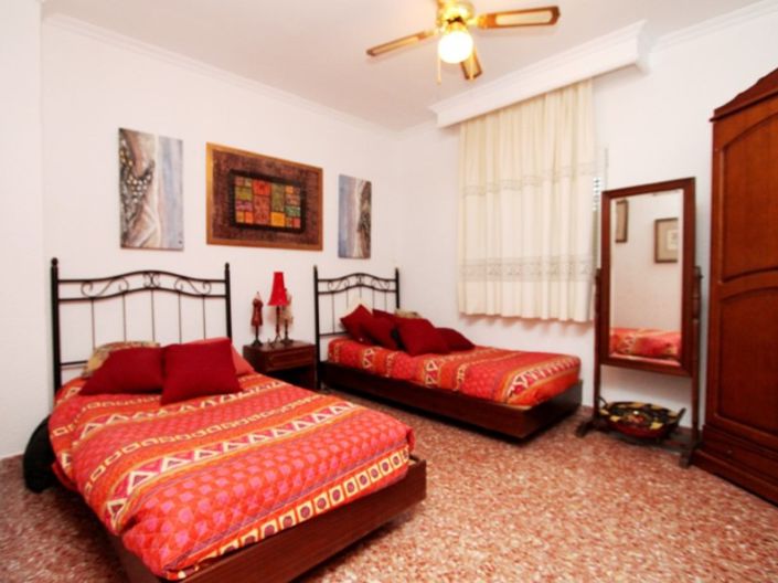 Image No.20-4 Bed House for sale