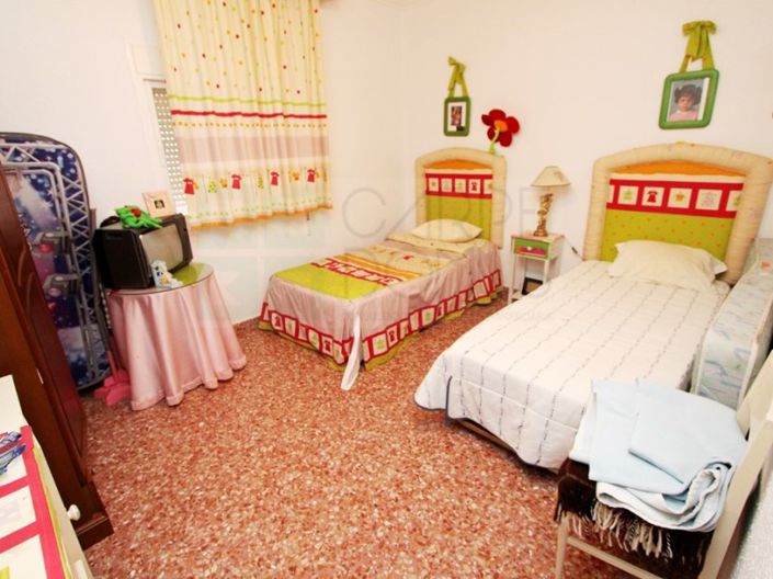 Image No.24-4 Bed House for sale