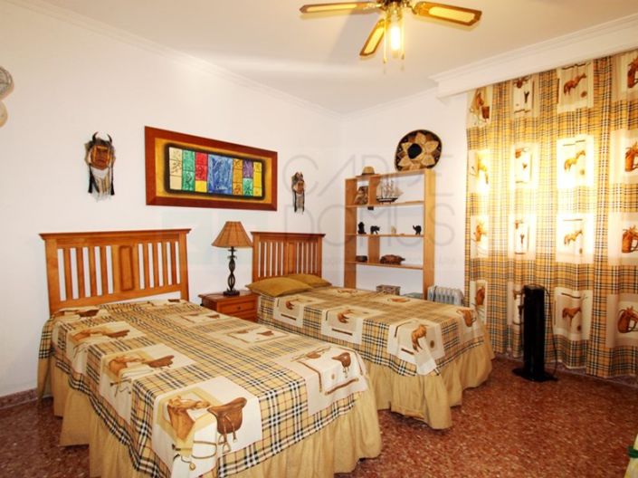 Image No.25-4 Bed House for sale