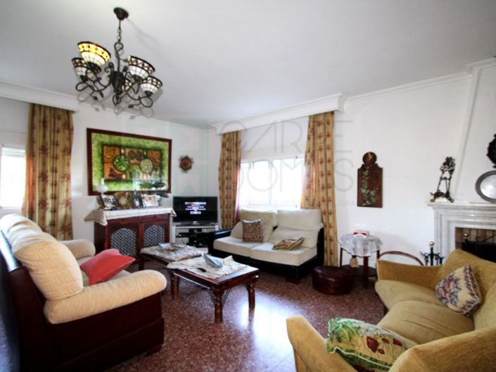 Image No.6-4 Bed House for sale